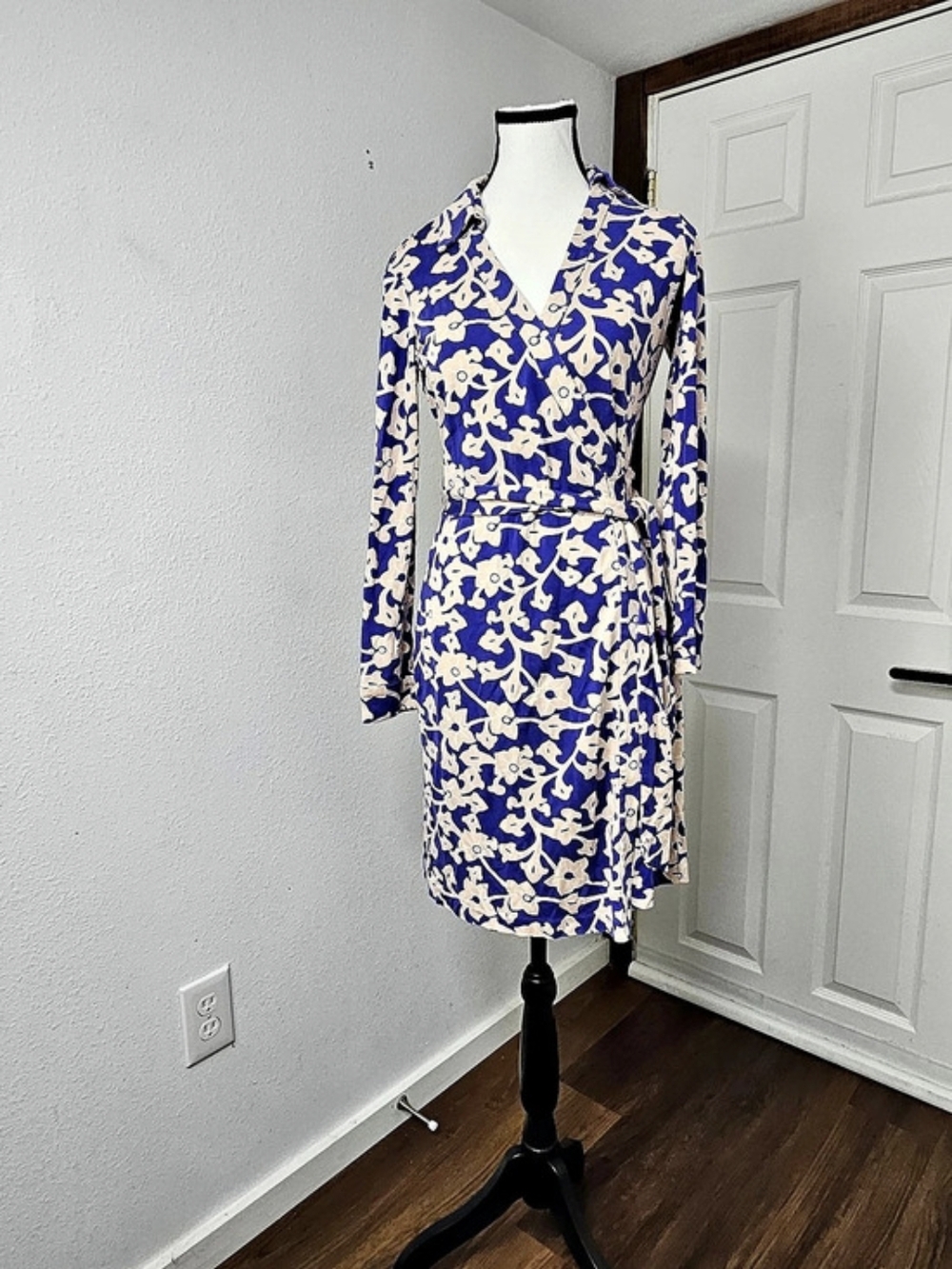 Diane von Furstenberg Floral Silk New Jeanie Two Mini Dress in Blue & Cream 4